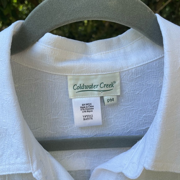 Beautiful crisp white Coldwater creek button down blouse - Picture 2 of 4